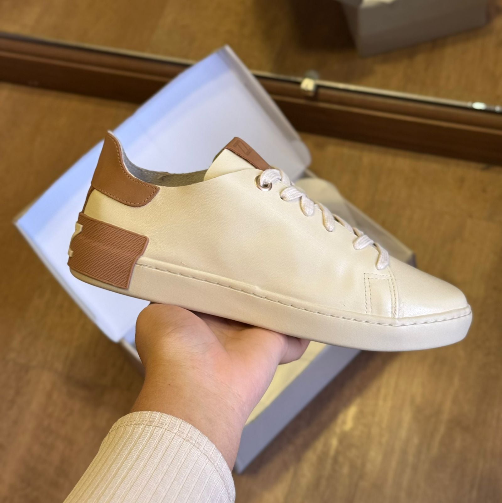 Tênis Arezzo Couro Básico A124030013