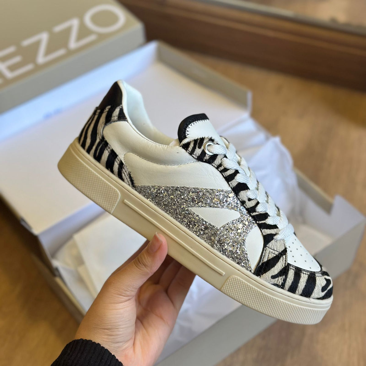 Tênis Arezzo Couro Urban A133580004