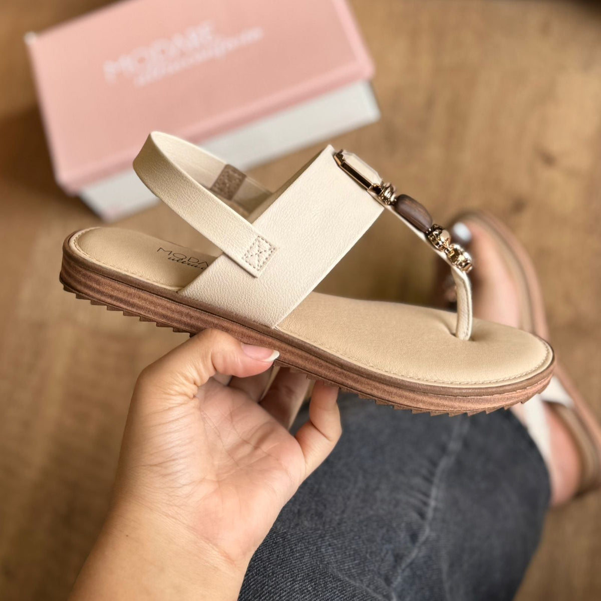 Sandália Rasteirinha Pedrarias Modare 7141.120