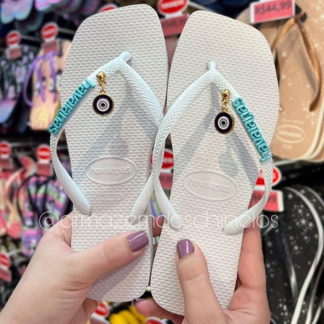 Havaianas Slim Square (Branco) + Placa e Pingente Olho Grego