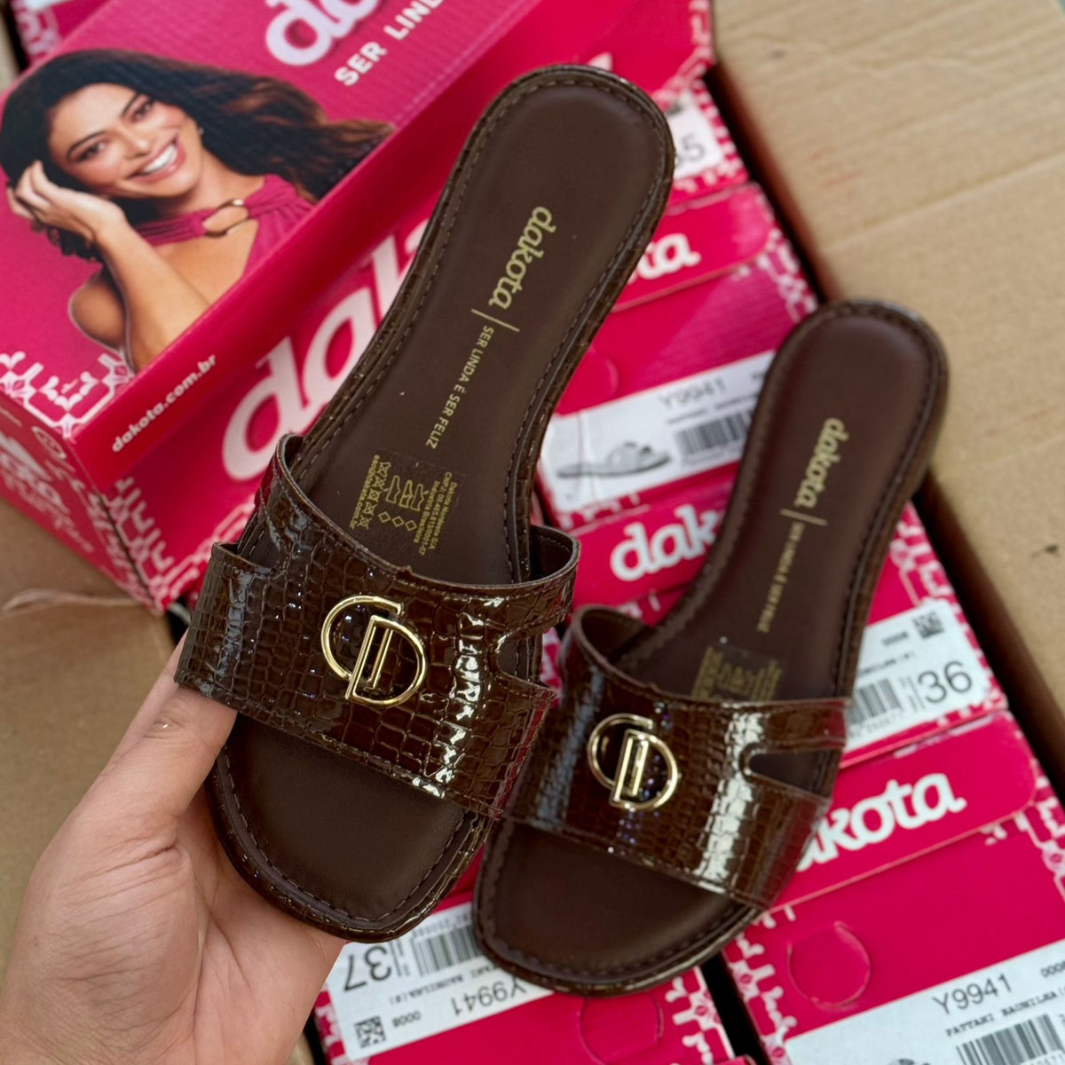 Sandália Rasteirinha Dakota Y9941